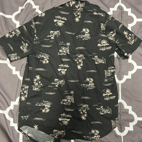 EUC Boys size S (6-7) Old Navy button up shirt - Picture 3 of 6